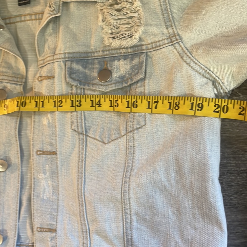 Distressed Light washed blue Denim jacket,Large - Picture 6 of 9